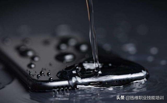 苹果手机进水不开机怎么办？搞定方法很简单，找出问题是关键！