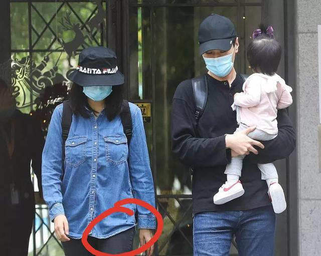 生娃催人老！高圆圆首次直播40岁状态太真实，满眼沧桑气质都变了