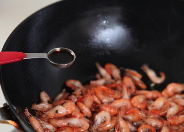 图片[6]-油爆小河虾的做法步骤图越嚼越香的爆炒小河虾下酒下饭都是美-起舞食谱网