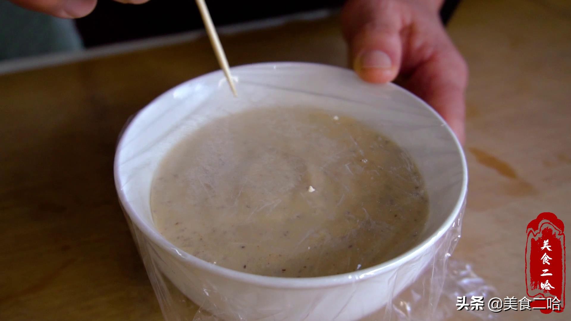 蒸发糕时，记住别用面粉酵母粉，教你快速做法，松软不粘牙