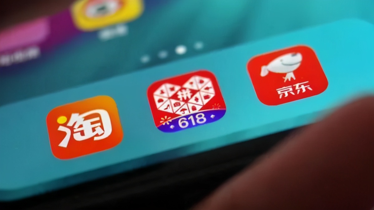 黄峥卸任拼多多，但电商已经进入“重模式”的竞争