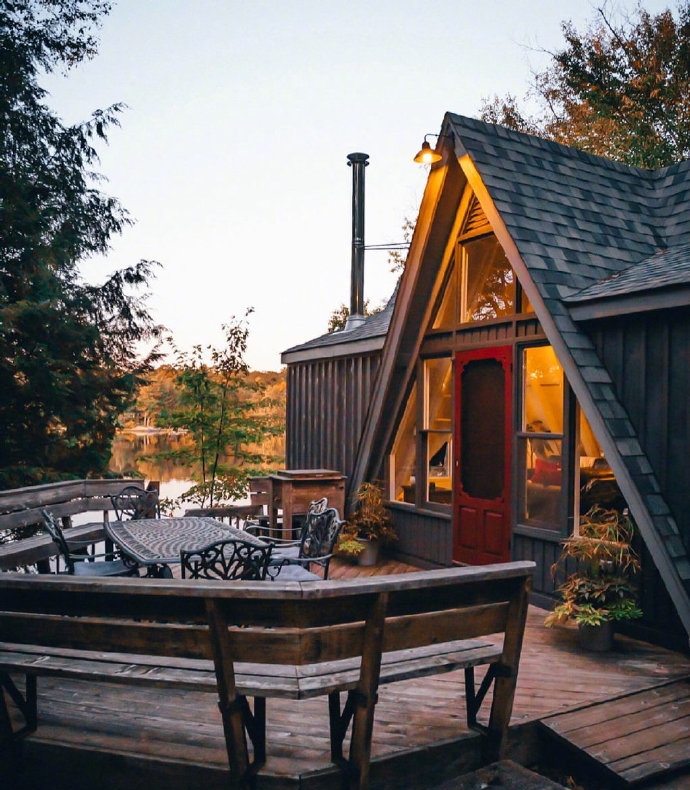 谁的人生不想拥有这样的湖边木屋？