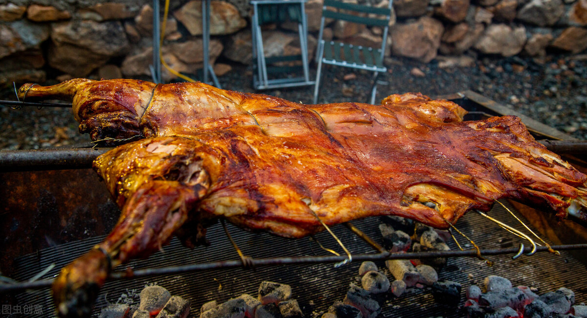 炖羊肉时，要想羊肉炖出来软烂没膻味，2种香料记得放，真的管用