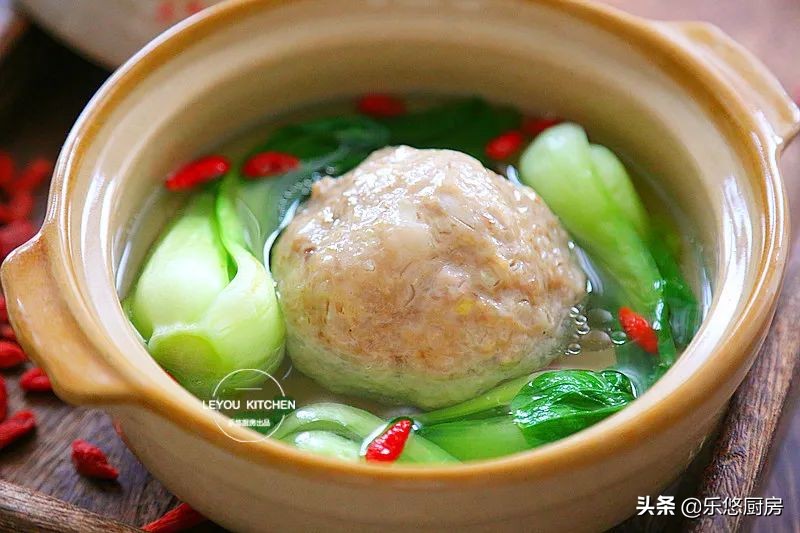 餐廳訂年夜飯，常點的一道大菜，不煎不炸，蒸熟就可以上桌