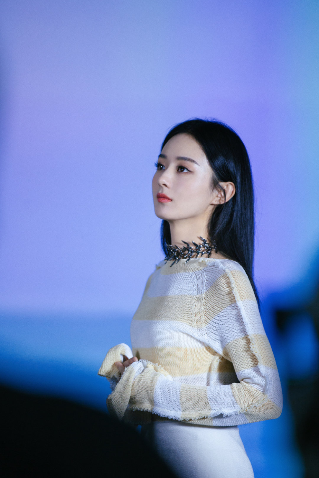 Zhao Liying is clever big, elegant and intellectual temperament is shown, again the acknowledge with colourful to clever treasure beauty refresh