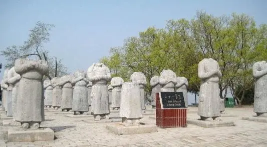武则天墓前有61个无头石人，千百年来无人破解，
