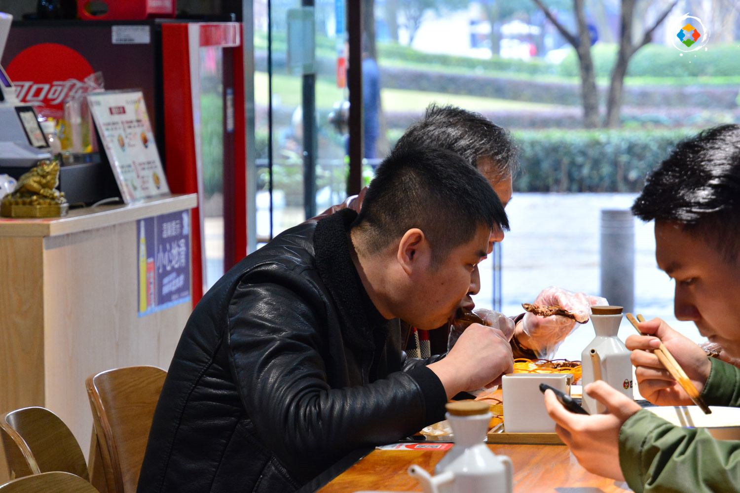 开启重庆人一天的小面，被带到全国各地，成为抚慰游子的良药