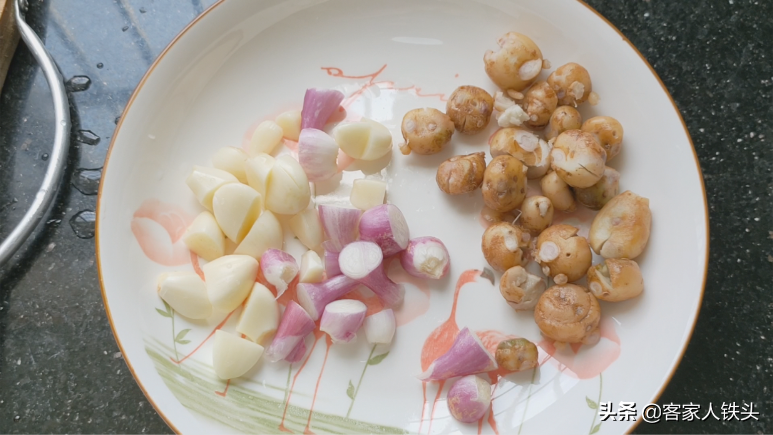 客家人传统的锅焗肉片，不加一滴水，香气四溢，一口一片好吃不腻