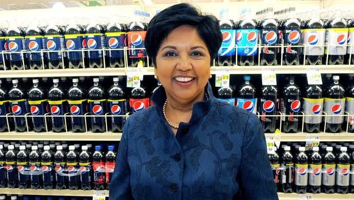 这个印度女人打败可口可乐，每天从我国赚走9千
