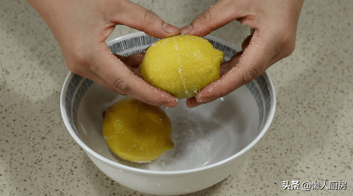 柠檬别再泡茶了，教你一个新吃法！老人小孩 都爱吃，外面买不到