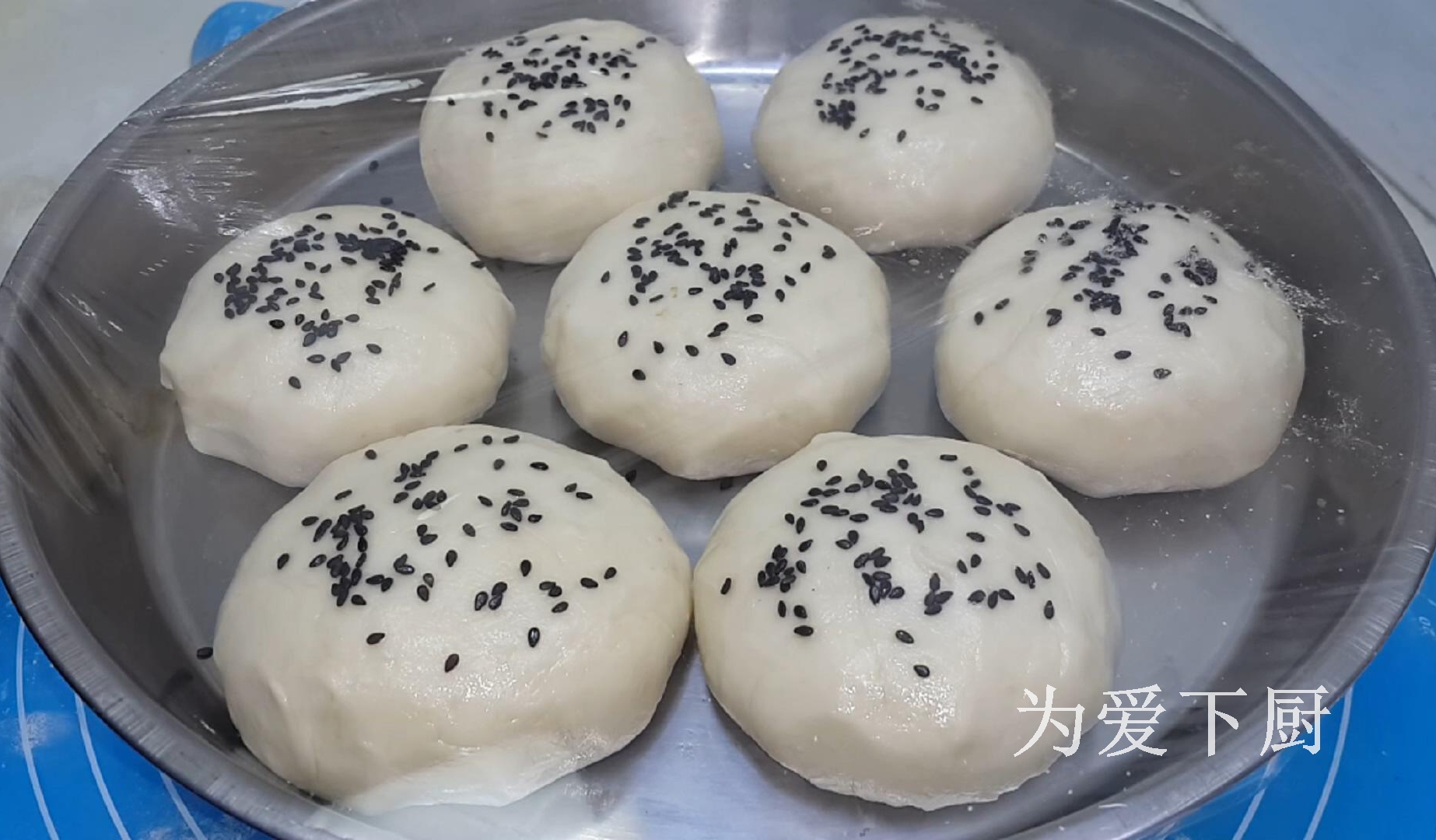 在家面粉别炸油条了，开水一烫，比蛋糕烧饼还香，真的非常美味