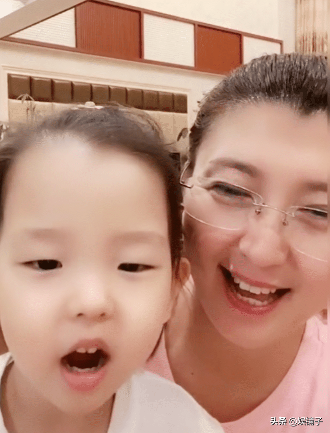 儿子林傲霏娶美女为妻，二胎女儿茁壮成长，闫