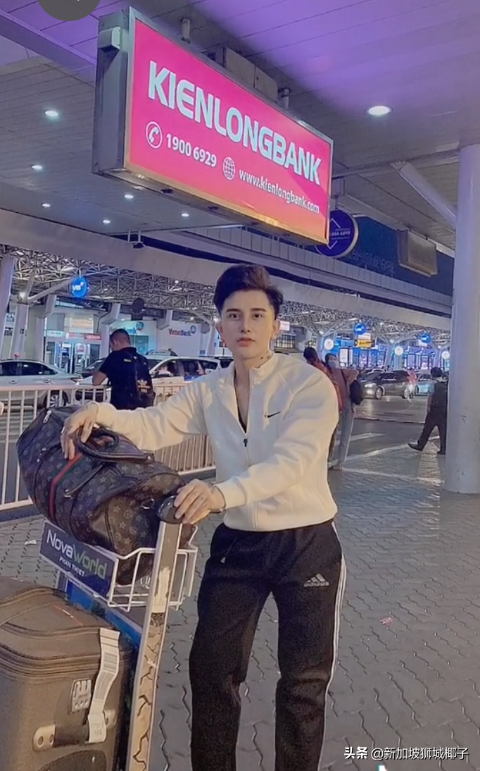 9次整容后，越南小伙“换头”成百万粉丝的网红！值得吗？