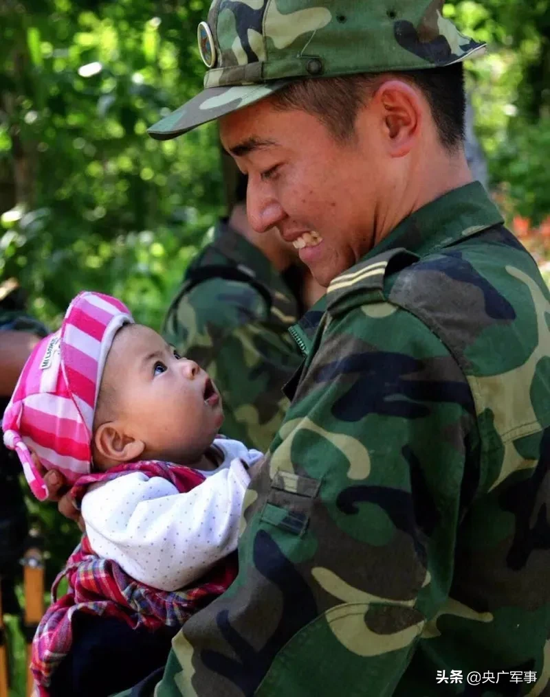 纪念汶川地震12周年，这8个画面曾让我们泪流满