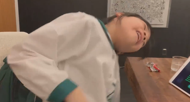 小S曬母女對話，許老三自稱三姐妹中她最美，對鏡wink超自信