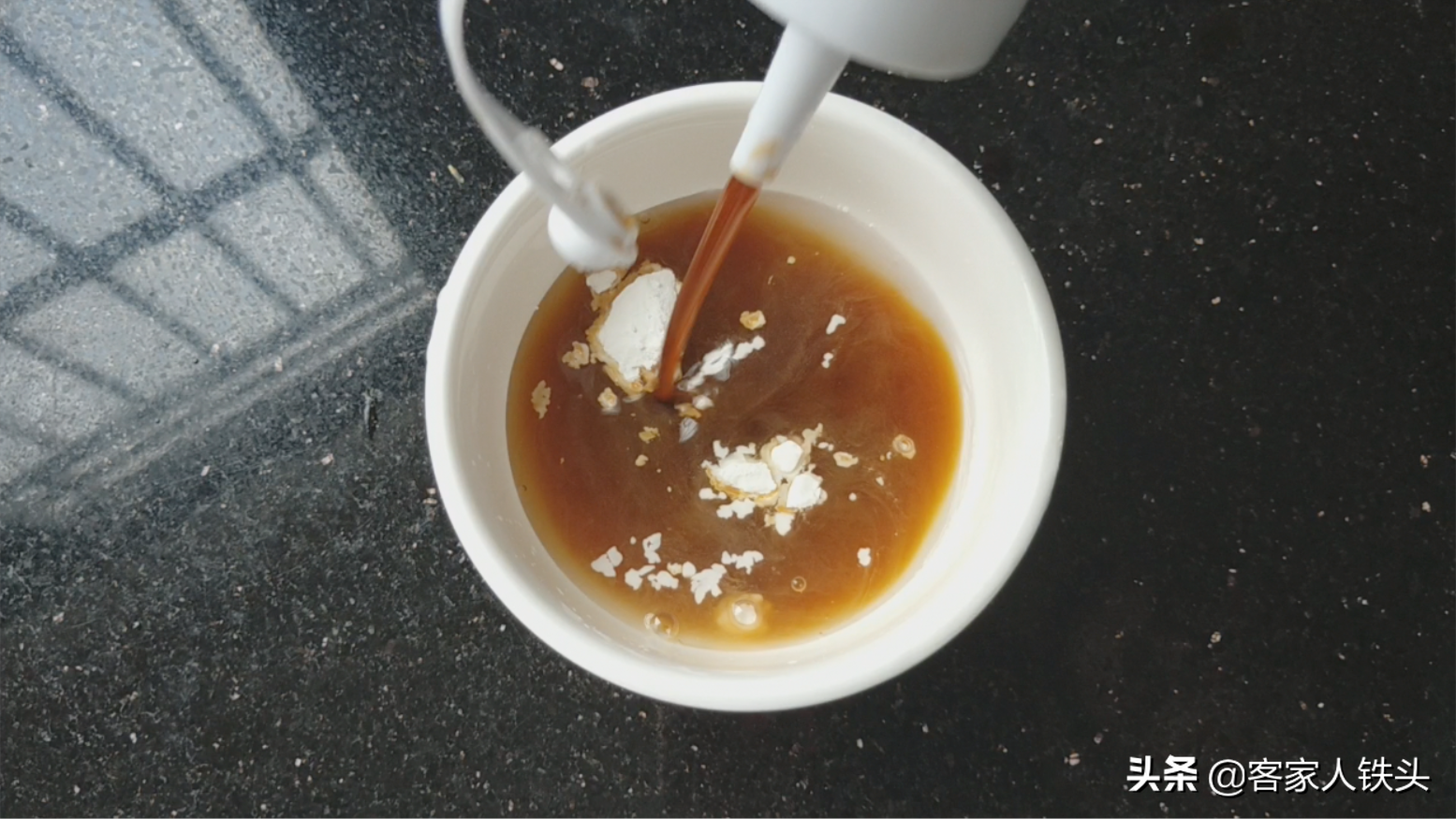 3条鱼一把腐竹，我家吃鱼10顿有5顿这样做，汁香下饭没腥味