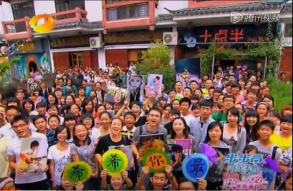 出道10年，“快女冠军”的多面人生：靠母亲接济