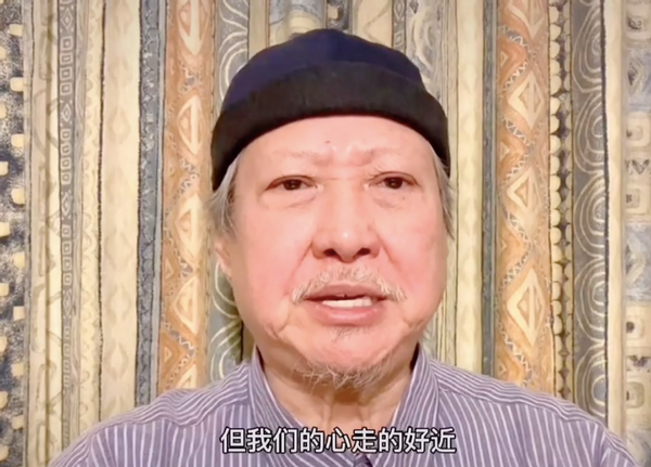 69歲洪金寶與兒孫同框，身材乾癟頸紋明顯，因賣力拍戲坐上輪椅