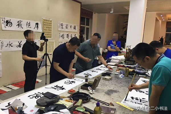 书法家为什么不愿写楷书？一是写不好，二是不屑写