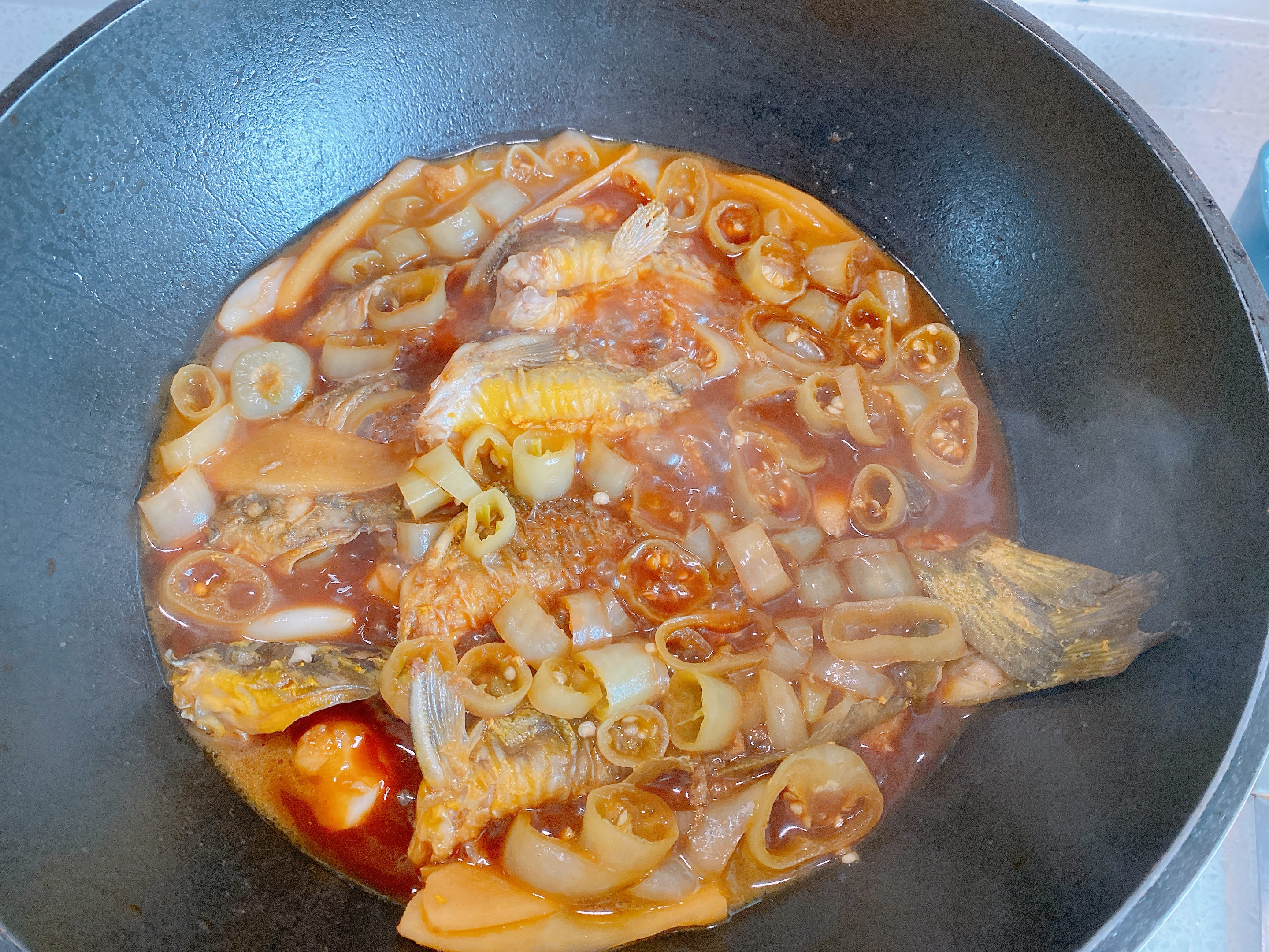 这种鱼要多吃，刺少肉嫩，营养丰富，加上这种原料，夏天吃正合适