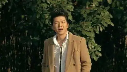 一个演员能给剧组省多少钱？潘粤明技能太多，成龙“十五项”全能