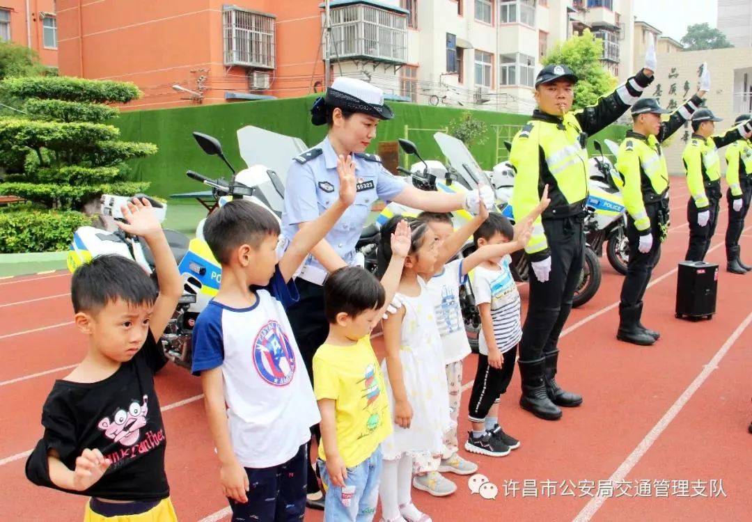 重庆|开学第一课 | 重启“护学岗”，我们同步“开学”啦！