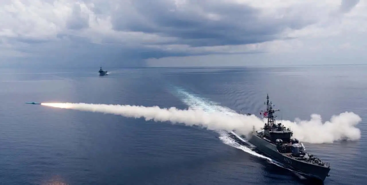 伊朗导弹又跑偏，炸死炸伤自家几十名军人！外