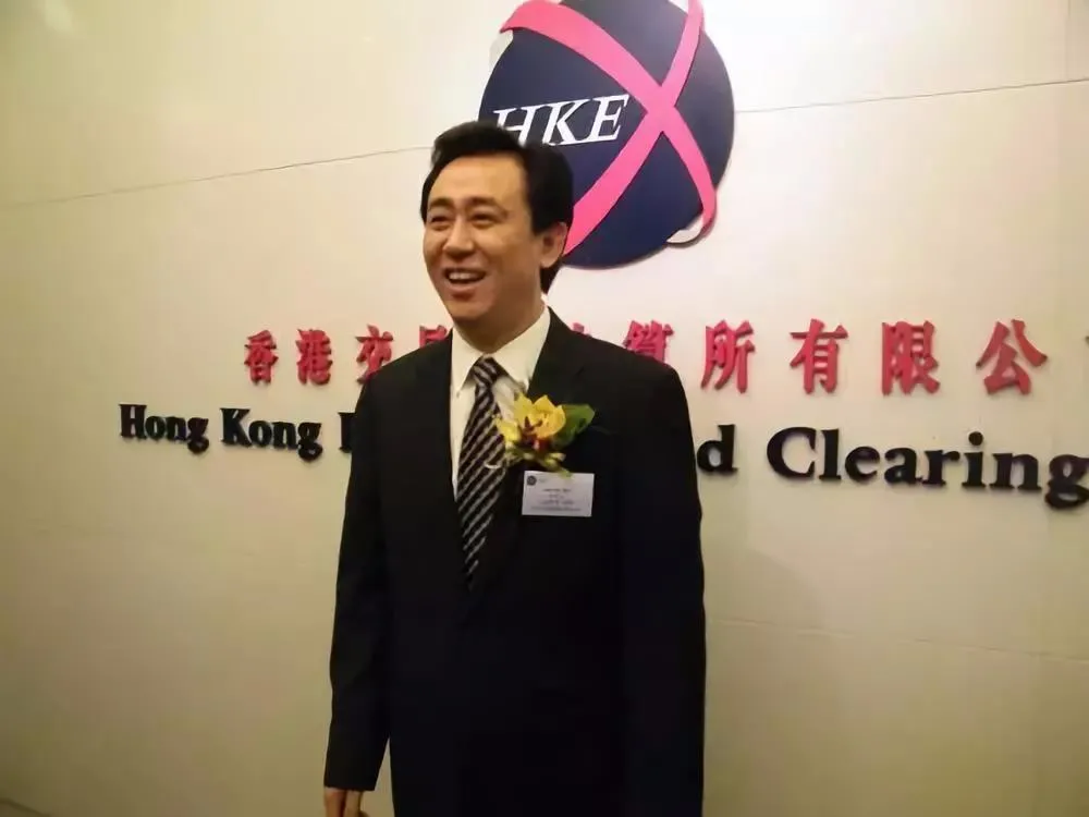 许家印：恒大快破产时，我陪香港富豪打牌，瘦了20斤，才拿到5亿