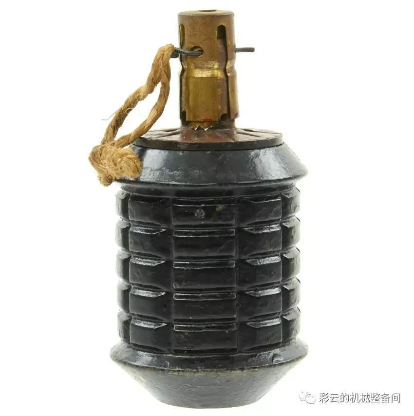 为什么二战时日军的手榴弹投掷前要先磕一下？
