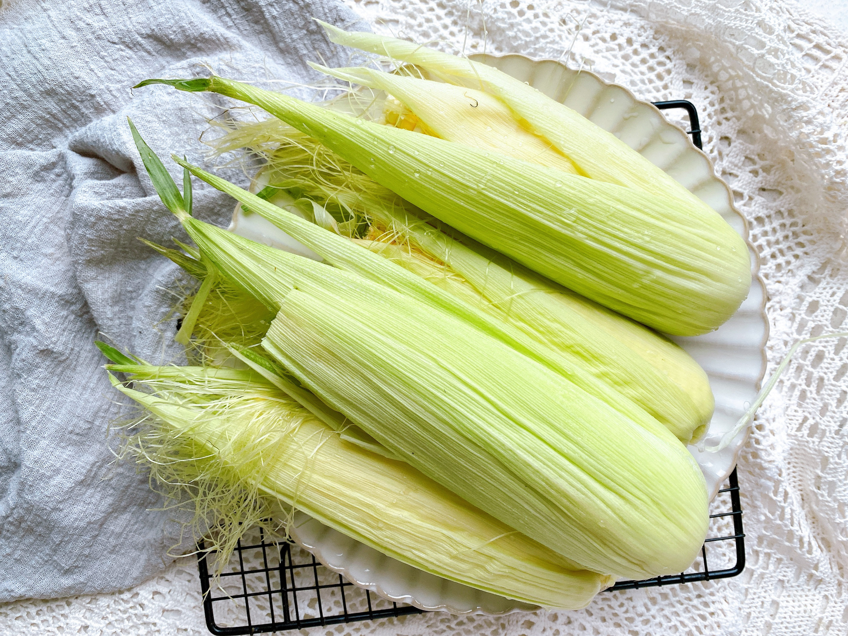 玉米保存有技巧，直接放冰箱冻就错了，多做2步，放一年还很鲜甜