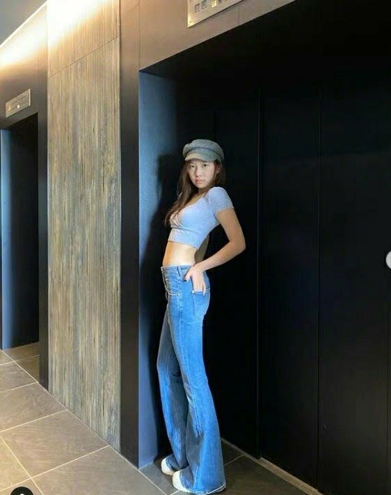 甄子丹罕晒仨孩子，长子被嘲鼻孔大，女儿腿长，3段婚姻2段感情