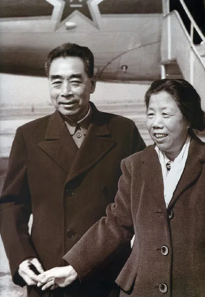 “望你珍摄,吻你万千!”周恩来一生写给邓颖超74封情书,没有一句“我爱你”却经典传世