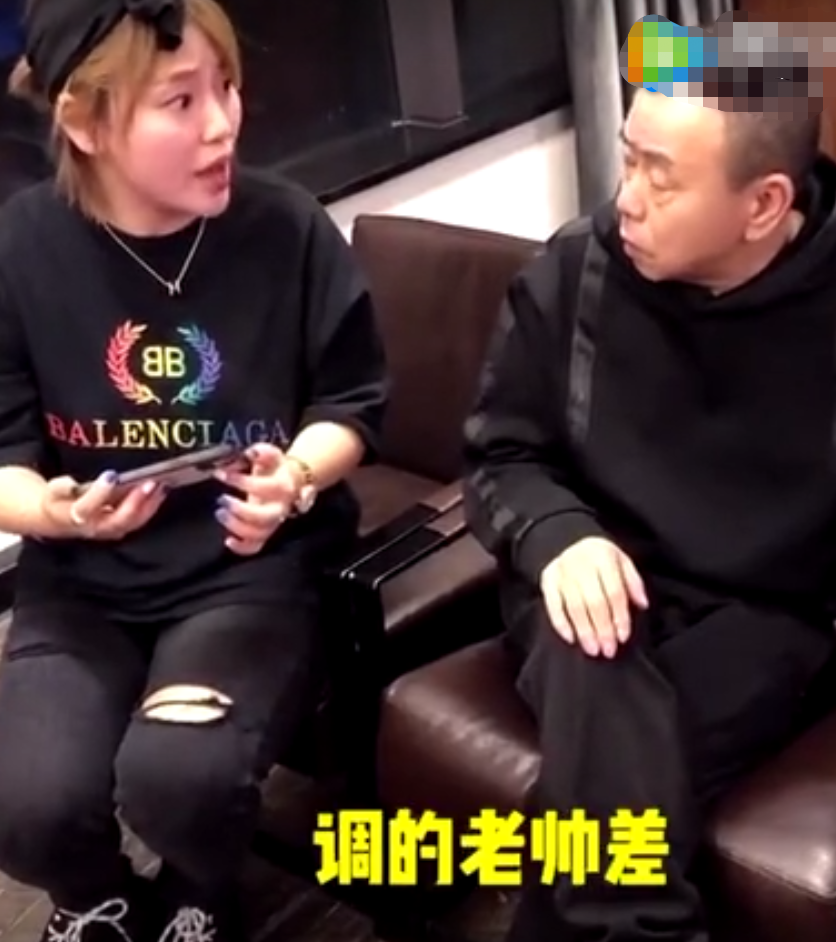 潘长江拒与网红拍视频，磨皮过度脸型严重变形，被美颜吓坏秒变脸
