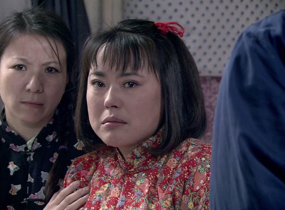 李菁菁：3段婚姻1個(gè)孩子，49歲嫁小21歲丈夫，因詐騙跌落神壇