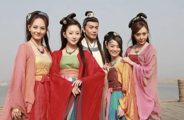 九版楚留香，郑少秋经典、最新版太辣眼，成功挽救朱孝天