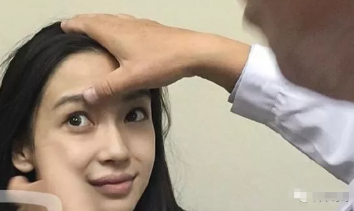 baby戴眼罩鼻子挤压变形，鼻梁形状暴露是否原装