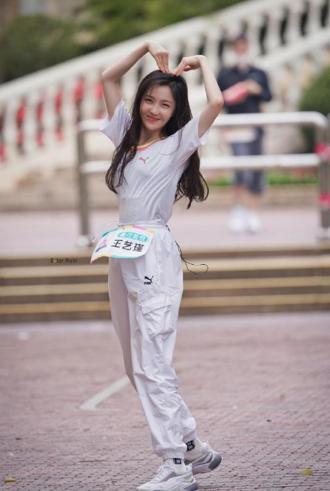 《创3》王艺瑾从130斤变成现在这样，她的减肥方