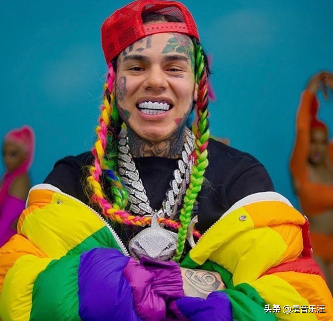 告密者6ix9ine出狱，发新歌还开直播，看这样子他还能活很久