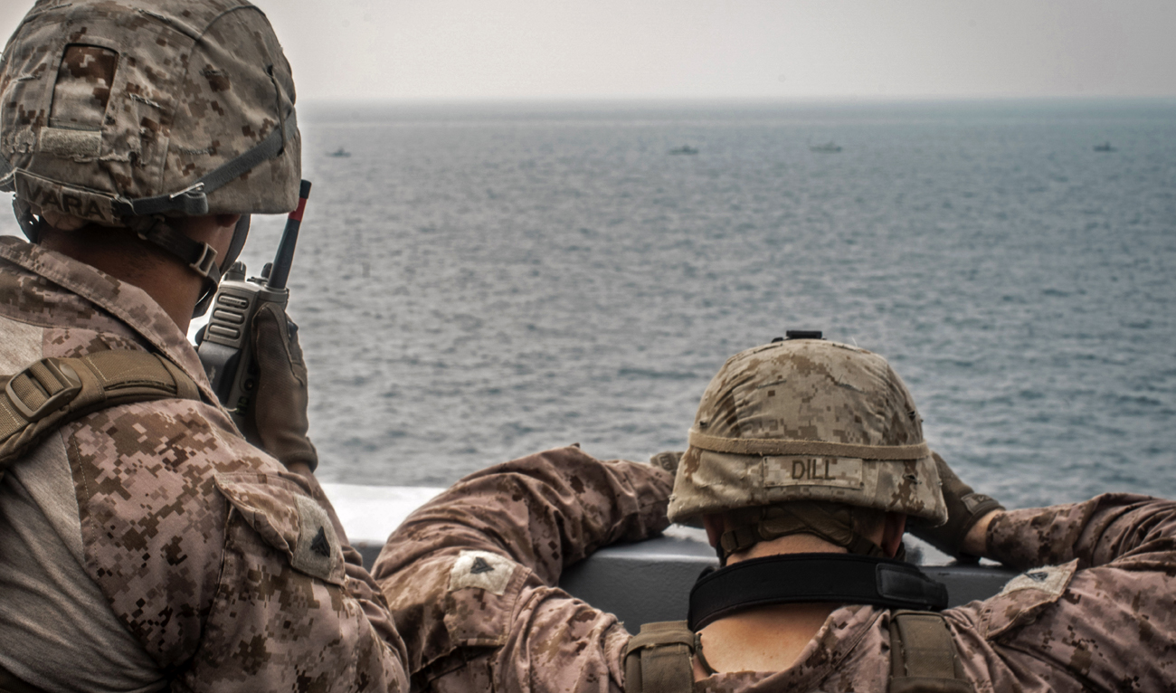 霍尔木兹海峡拉响警报，韩国军舰火速逼近伊朗，索要油轮来上眼药