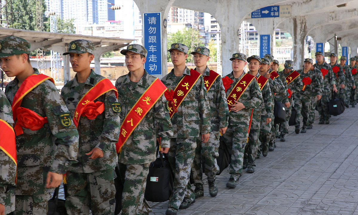 现在当兵考军校容易吗？一个连能有多少人考上军校？建议了解