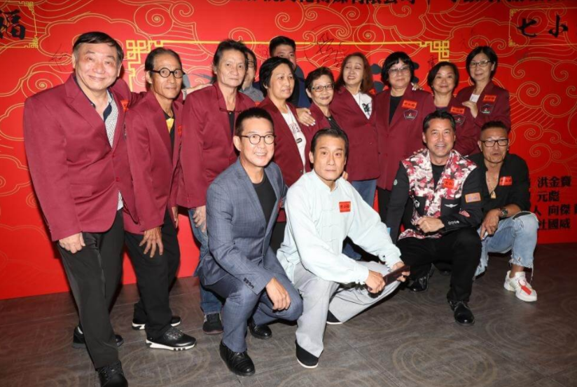 七小福重聚引发回忆杀，元彪带儿子露面成亮点，儿子长相更像妈妈