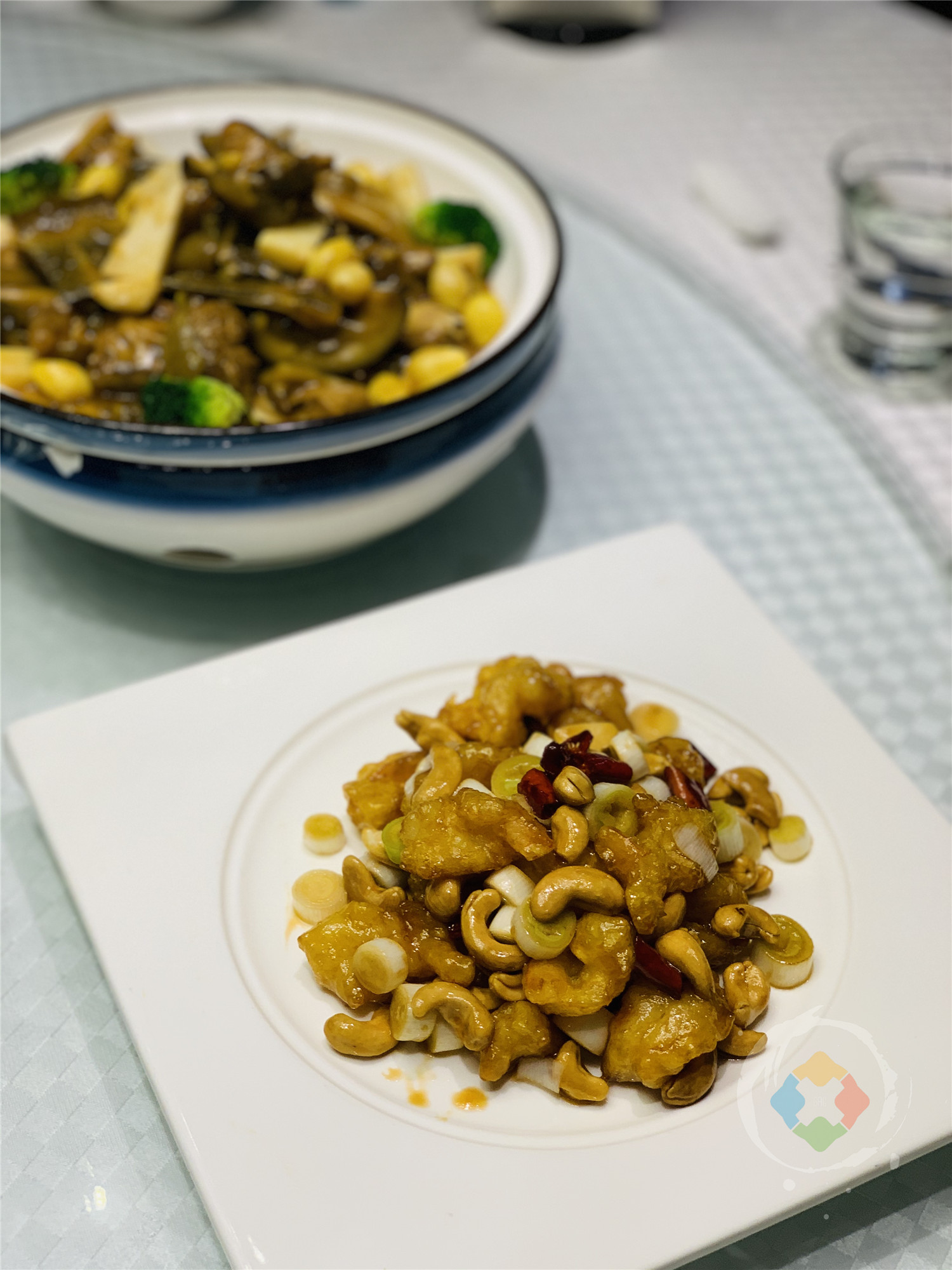 重庆江边最浪漫的餐厅，仿佛置身海底世界，超大型鲨鱼近在眼前