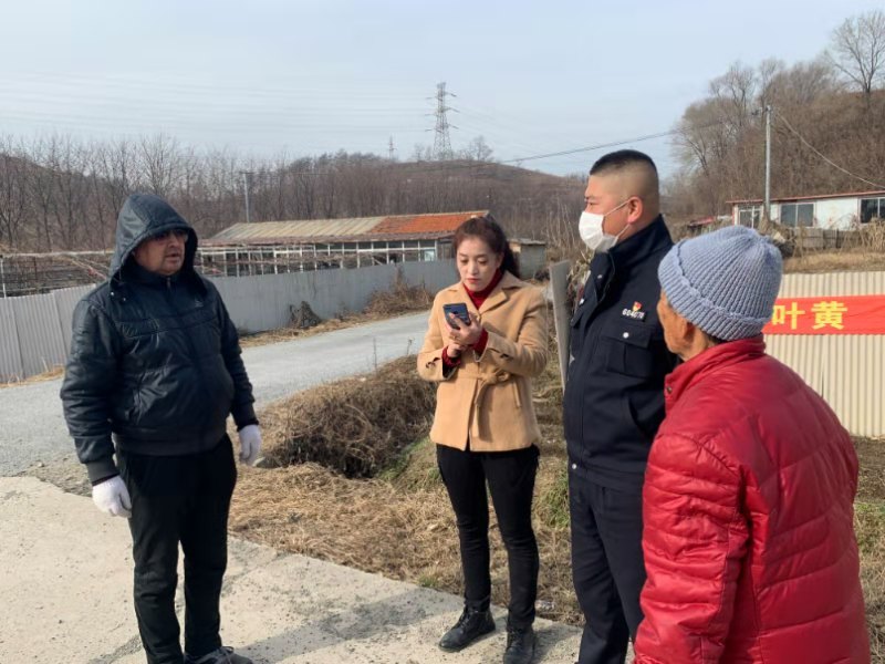丹东振兴：西城派出所禁燃秸秆清洁家园