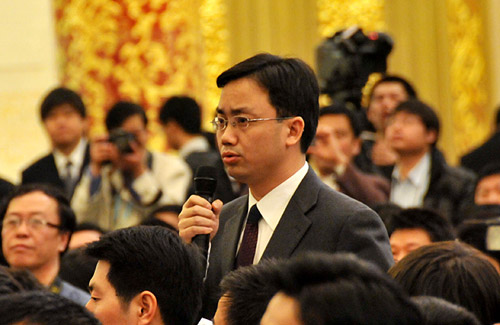 秦安学“两会”：关于在国内会议中取消英语复述环节的建议