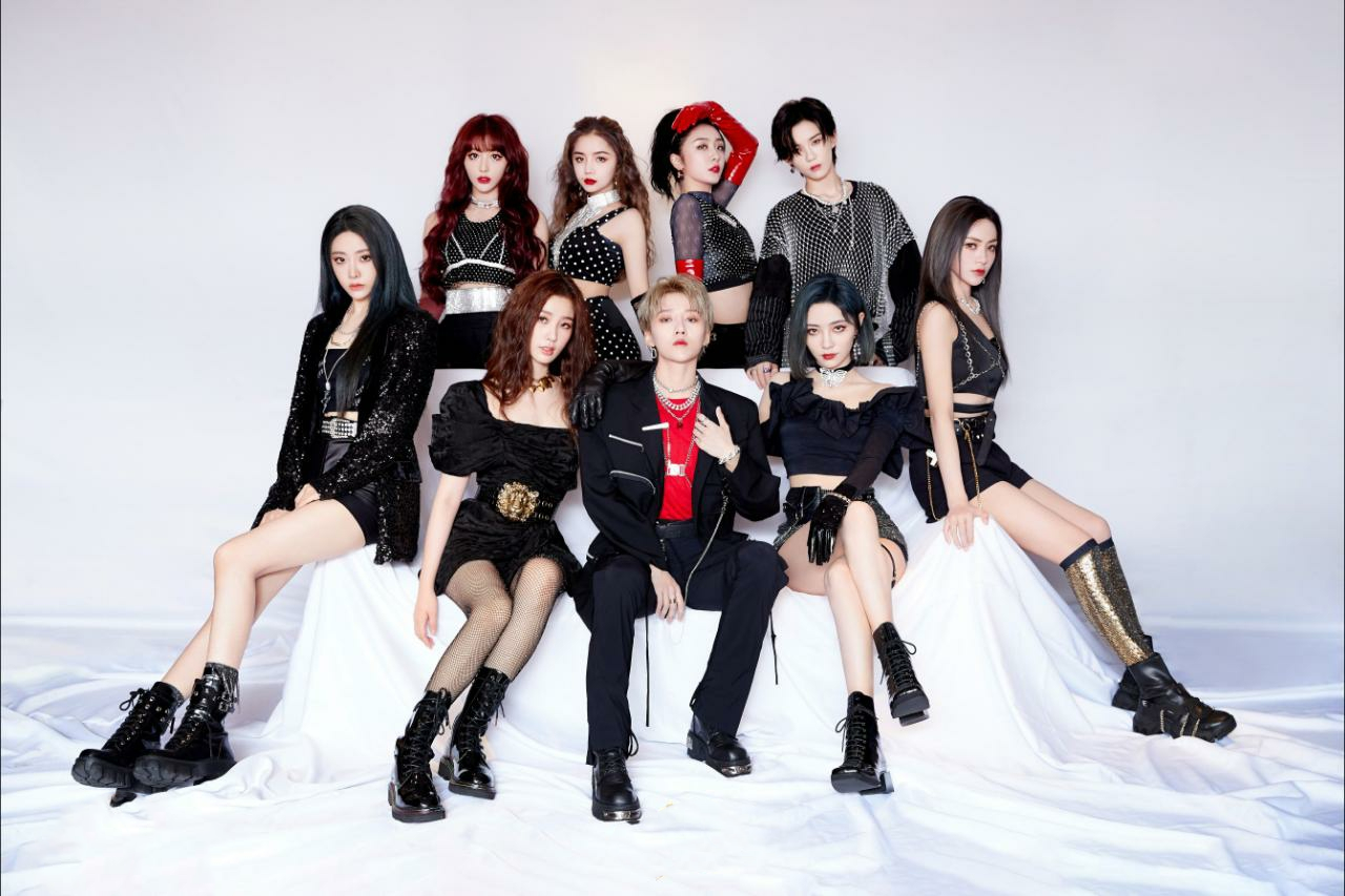 两大女团C位选手遇尴尬，粉丝数落后，淘汰选手