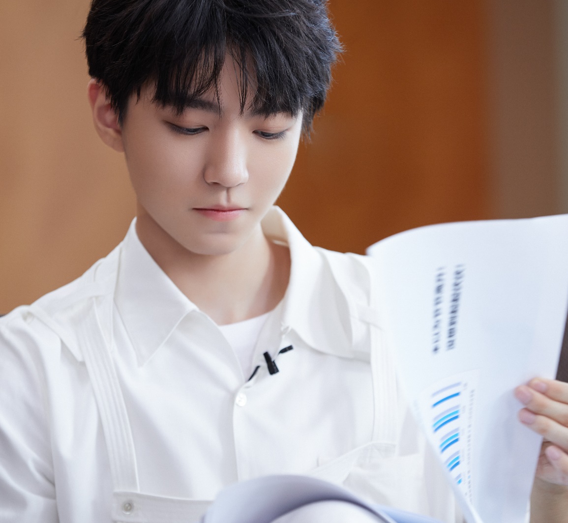 王俊凯做ppt敬业，张雨绮不会ppt挨骂，看到肖战