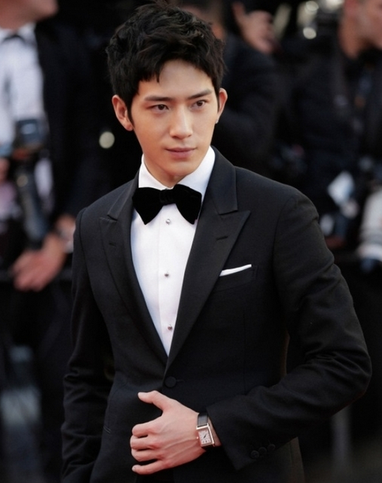 的内在修养,这些条件都是井柏然在演艺道路上走得更加平坦的先决条件