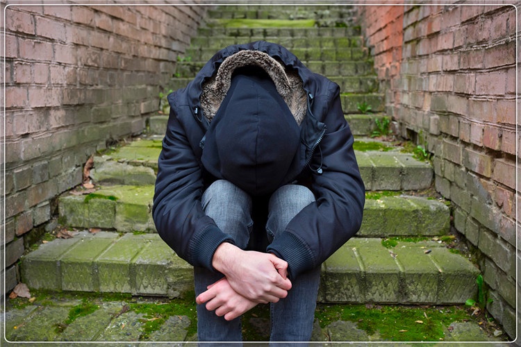 一个38岁的因商致贫者欠债太多,还款无望怎么办?分析一下