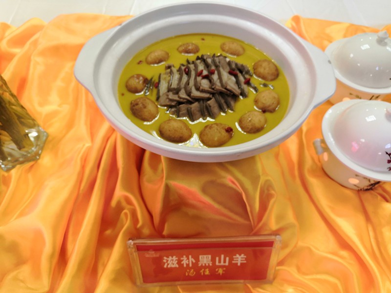湘菜大师齐聚韶山厨艺论道，泰斗授艺助力韶山宾馆菜品革新