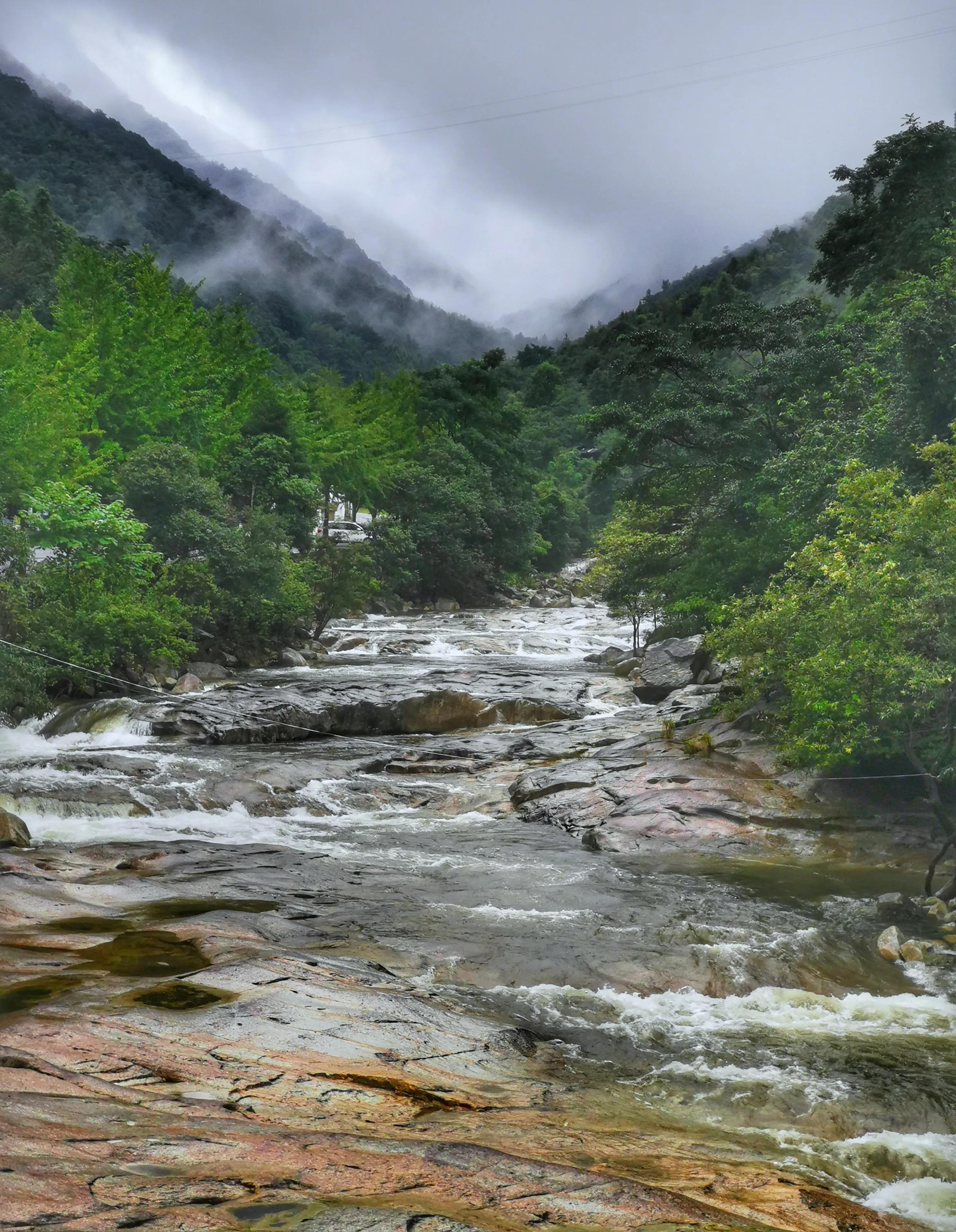 夏天去婺源：920米鄣山村避暑，13公里密林穿越，雨天看卧龙美景